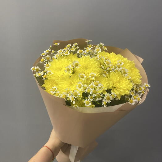 Букет кустовых хризантем и кустовой ромашки , букет с танацетумом