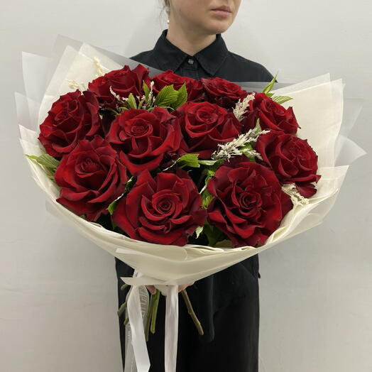 Букет бордовых роз