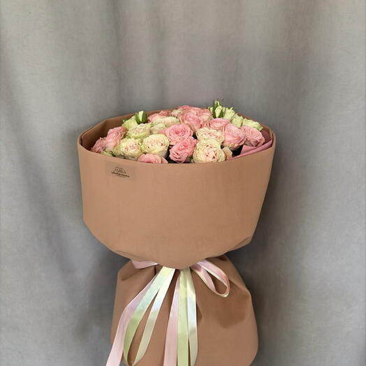 моно букет из кустовой розы