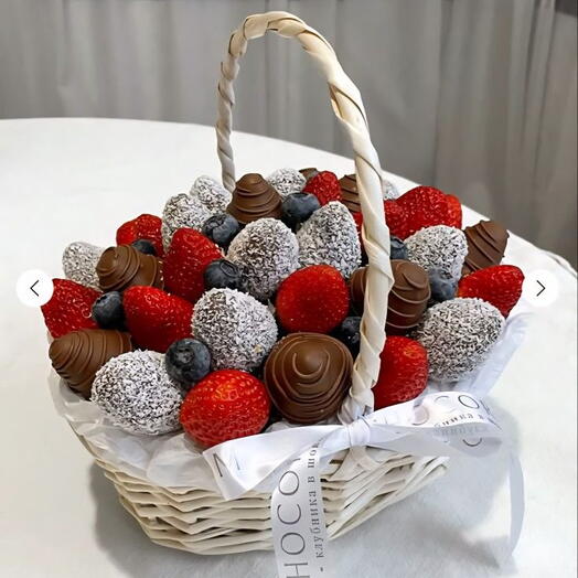 клубника в шоколаде корзина S