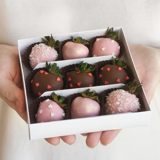 Chocolate-covered strawberries mini
