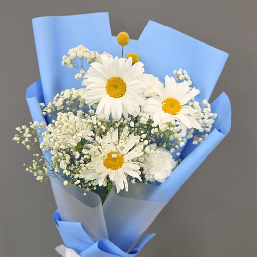 Летний букет с Ромашками в упаковке небесного цвета🌼