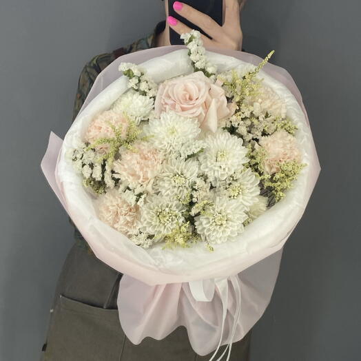 Букет комплимент 🥰 нежная французская Роза 🥐🌸🥐 кустовая Хризантема 🌿 кремовые диантусы 🩷 белоснежная статица🤍