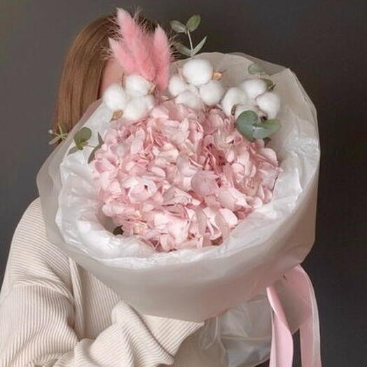 Сказочный букет из 3 розовых гортензий