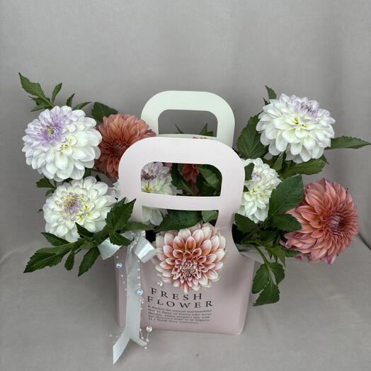 Георгины в сумочке🌸