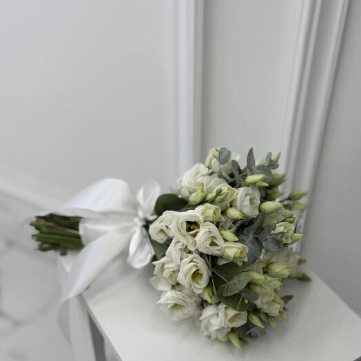 Свадебный букет из эустомы