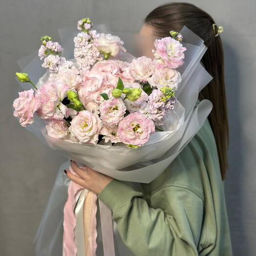 Ароматный букет с матиолой, гортензией и эустомой