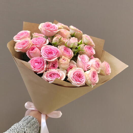 Bouquet of pink bush roses