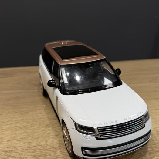 Машина Range Rover 2