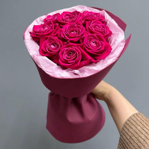 Моно букет с малиновой розой