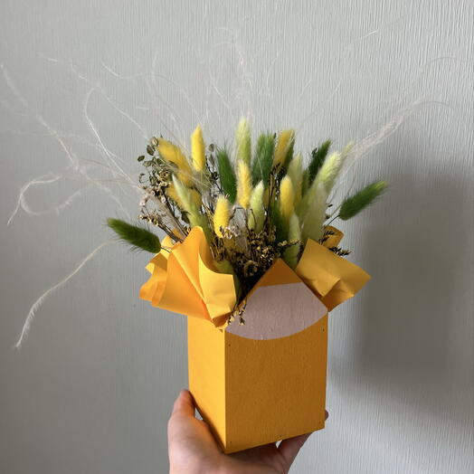 Желтый 💛 бокс-карандаш с сухоцветами на 1 сентября