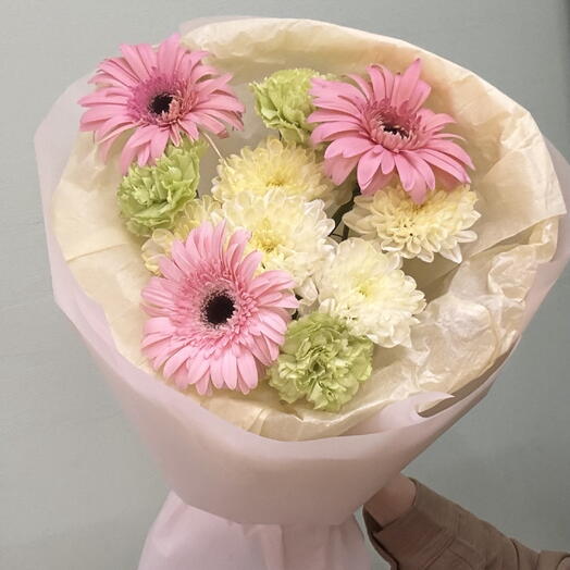 Букет из герберы,диантуса и хризантемы🌸