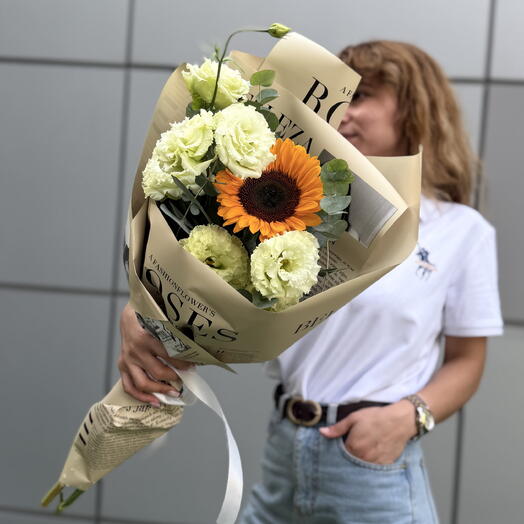 ️ «Солнечное настроение: эустома, подсолнух и эвкалипт» 💐