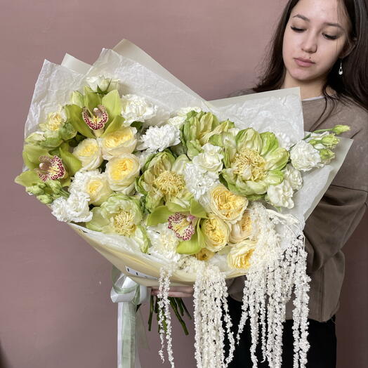 Изысканный букет с розами Вегги и орхидеями