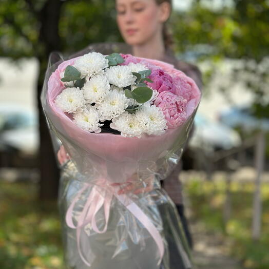 Букет с пионами М