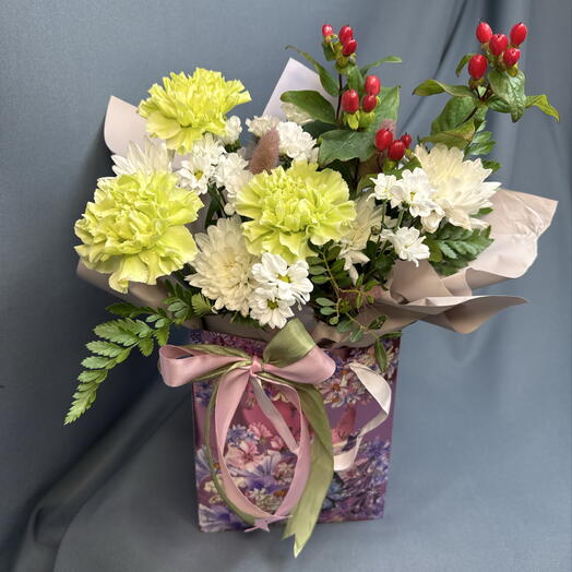 Авторская композиция «От всей души»🎉 диантус,кустовая хризантема, сантини, гиперикум,папоротник