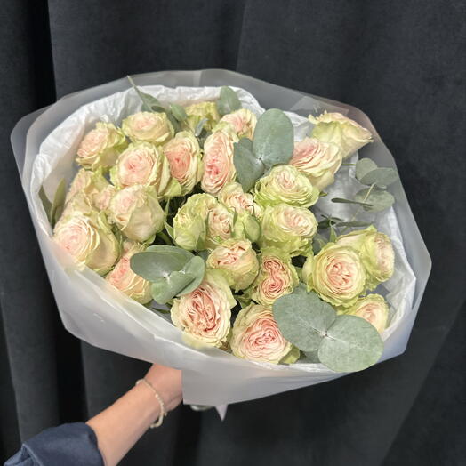 Букет из кустовых роз