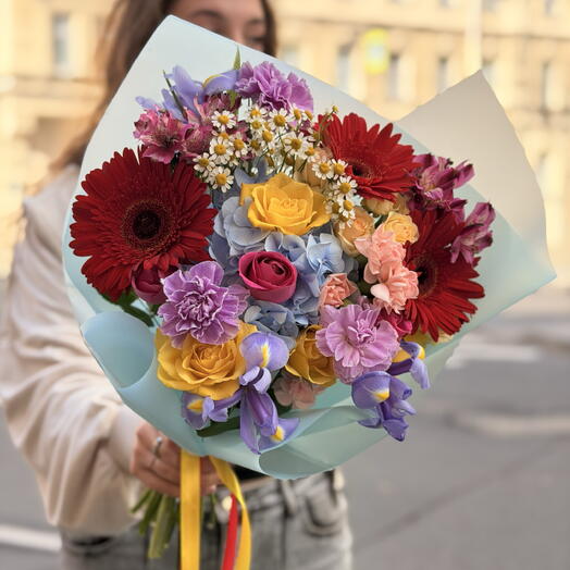 Дофаминовый букет с гортензией, герберами и розами