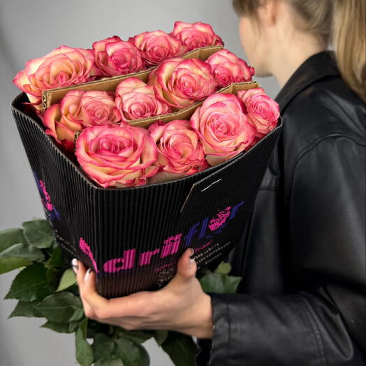 Пачка Роза сорт «Paloma» 25 стеблей