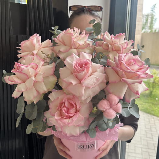 Композиция французский роз с эвкалиптом Эсперанса