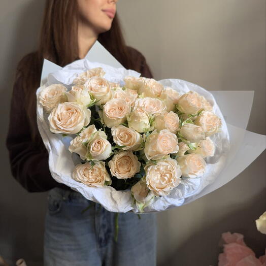 Розы кустовые бежевые