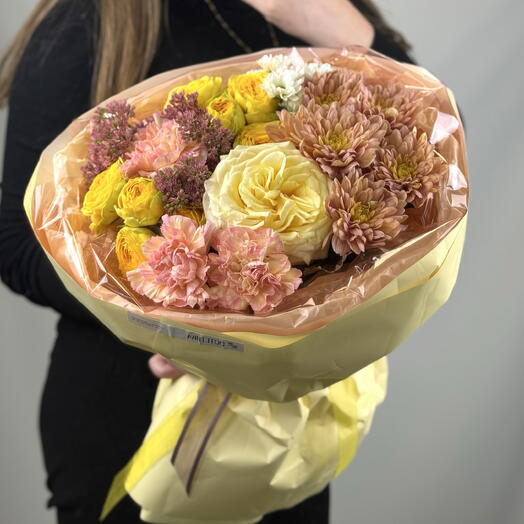 Букет с кустовой розой