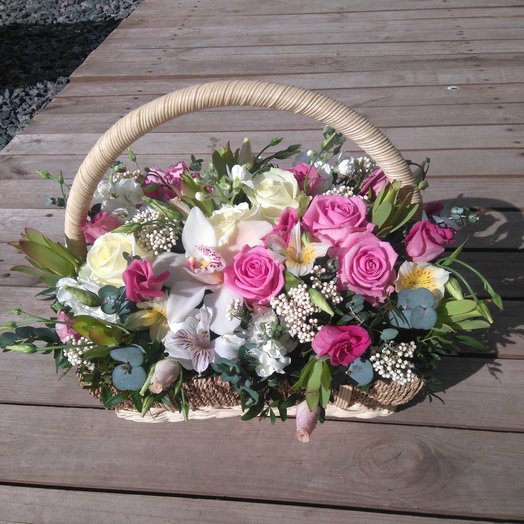 BASKET WITH FLOWERS