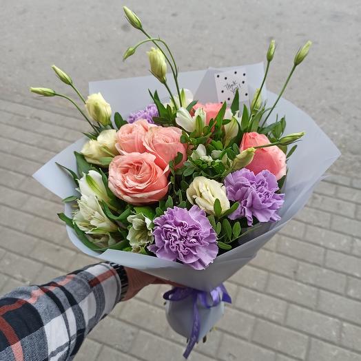 Пионовидные розы с эустомой
