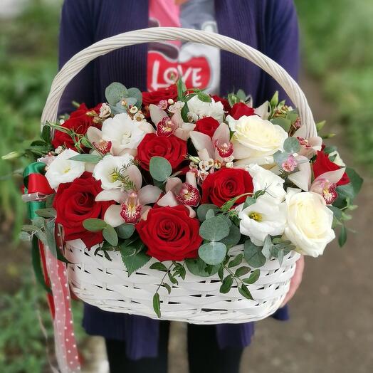 Корзина с цветами