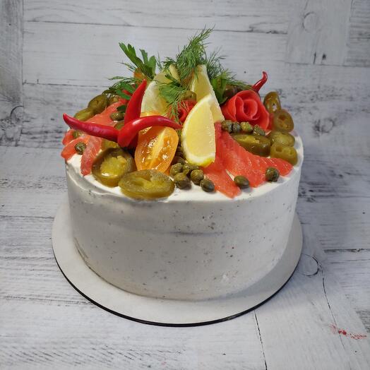 Солёный торт с красной рыбой и халапенью