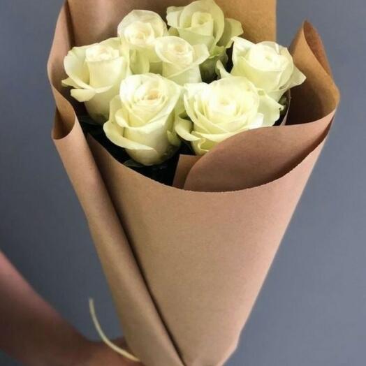 Rosas blancas en paquete