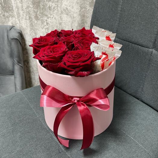 Hatbox made of scarlet roses and raffaello