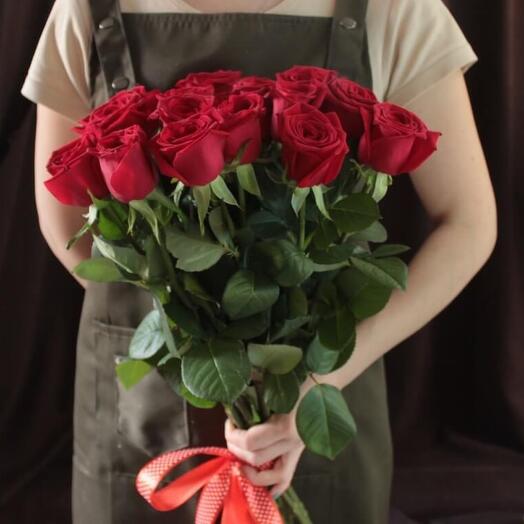 Ramo de 15 rosas rojas de 60 cm