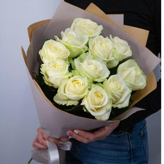 11 white roses