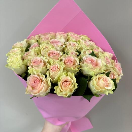35 нежных роз