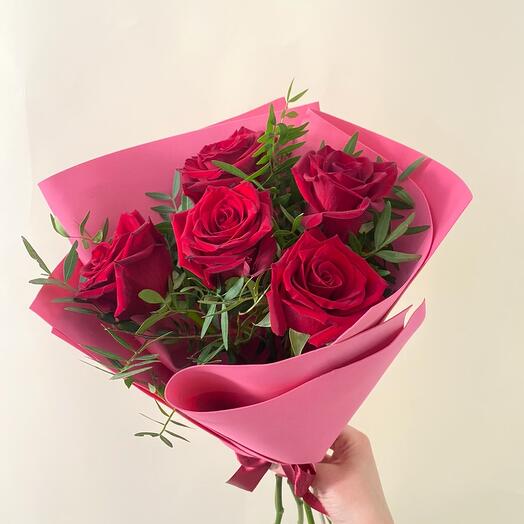 5 rosas rojas