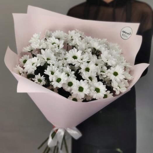 The bouquet of white chrysanthemums