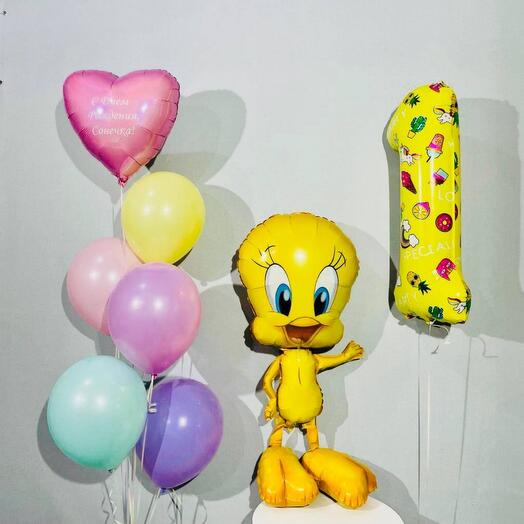 Composition of balloons for 1 year old with chicken twitty 8 pieces