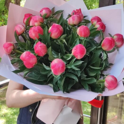 Букет пионов коралловый