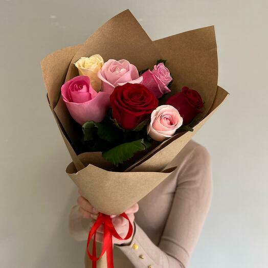 Bouquet of 7 multi-coloured roses in a pack