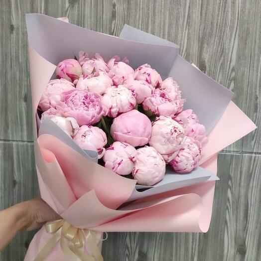 Bouquet of 19 pink peonies
