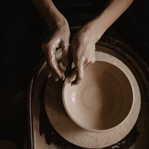 Занятие за гончарным кругом (2 часа, 1 изделие)