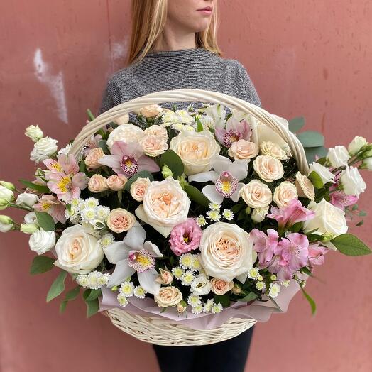 Корзинка наслаждения 🎀🤍 пионовидные розы, орхидея, эустома