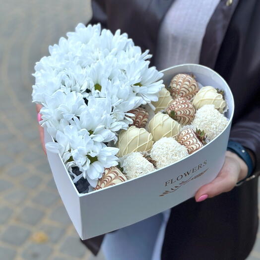 Клубнично-цветочный box «Время любить»