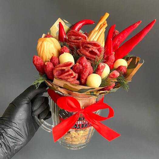 Мужская кружка с закусками