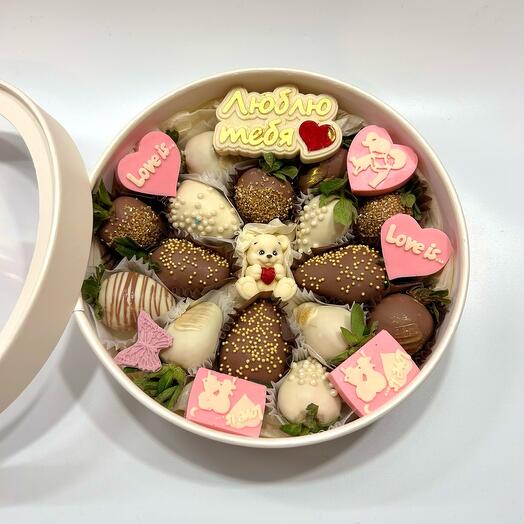 Fresa en chocolate Love is