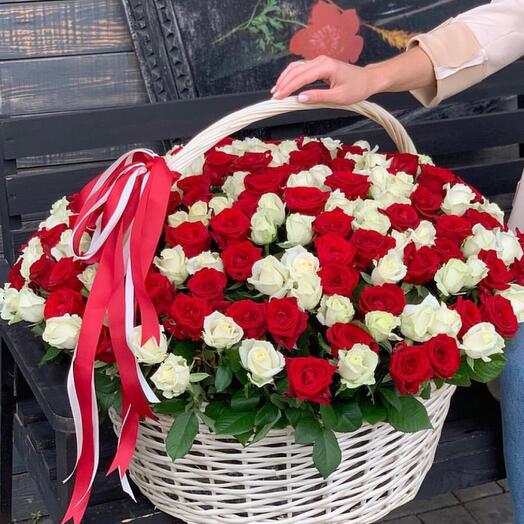 Корзина из 201 розы