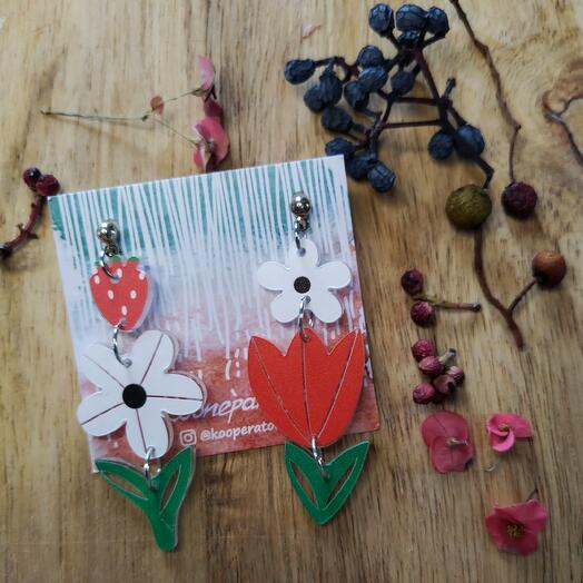 Earrings Strawberry flowers