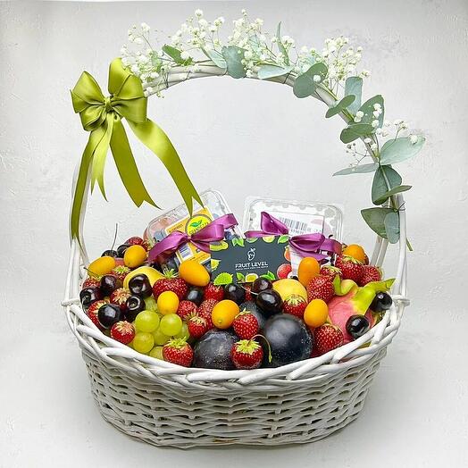 Корзина XL с экзотикой и сезонными фруктами