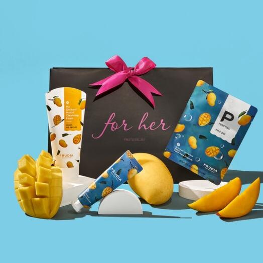 Фруктовый набор с косметикой "BLUE BAG"